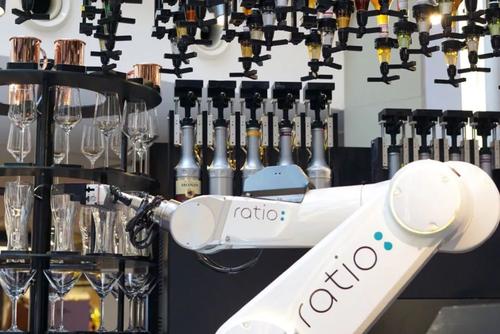 韓國現(xiàn)首家機器人咖啡館,人工智能將來會取代人類嗎？